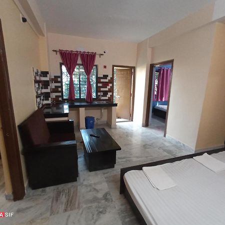 Royal Palace Hotell Bolpur Exteriör bild