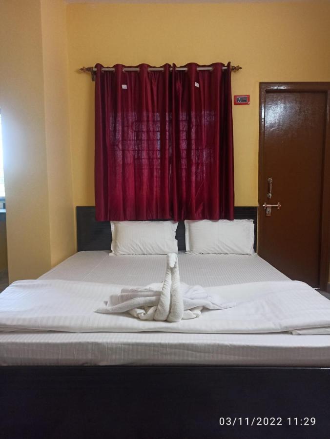 Royal Palace Hotell Bolpur Exteriör bild