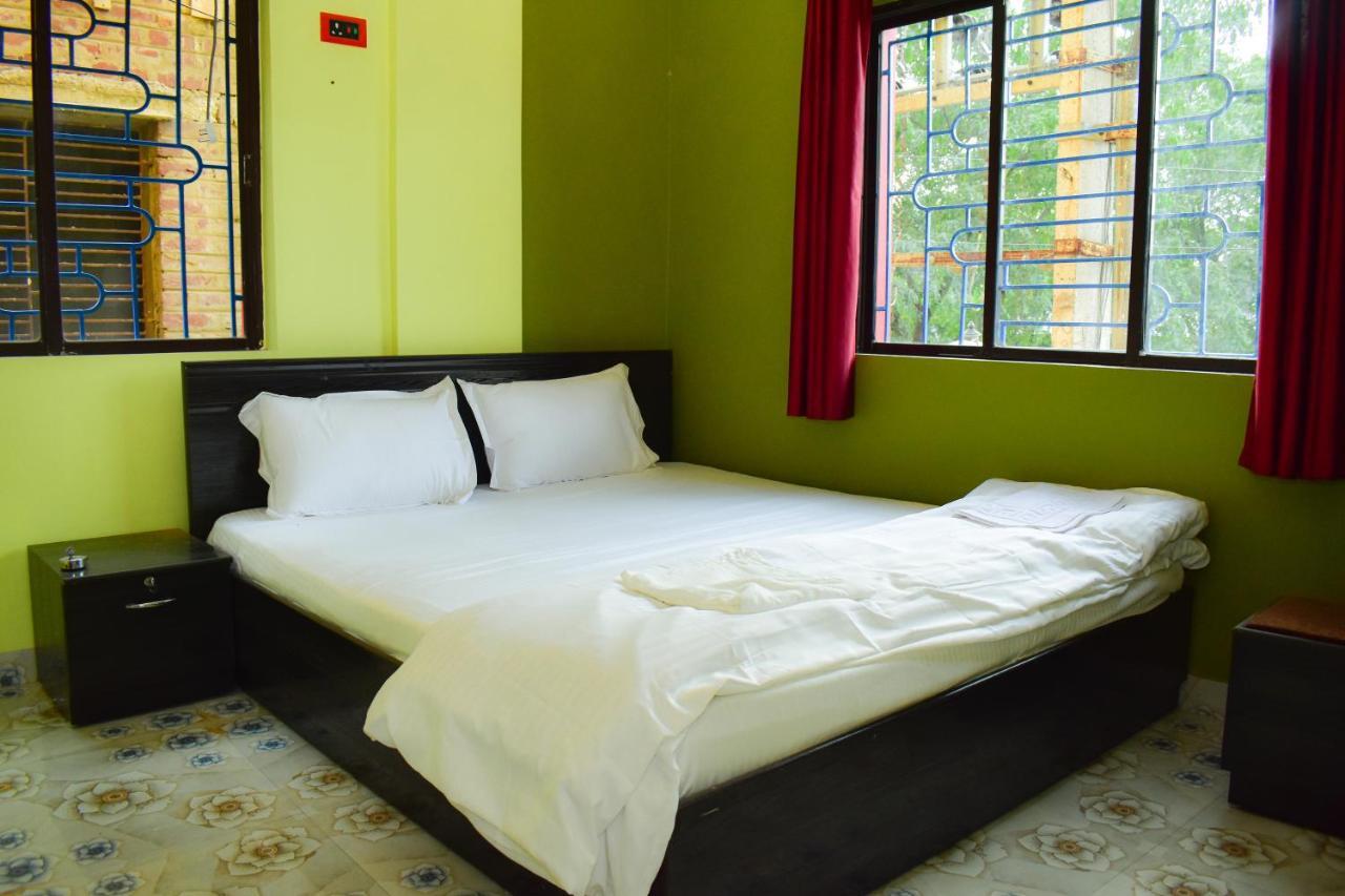 Royal Palace Hotell Bolpur Exteriör bild