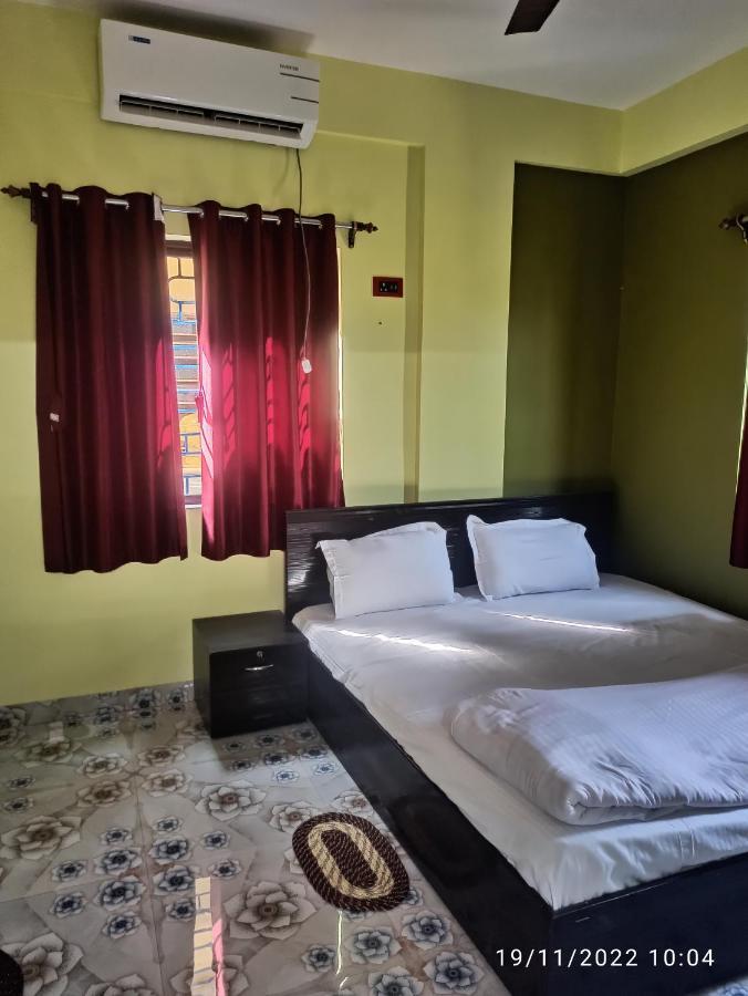 Royal Palace Hotell Bolpur Exteriör bild