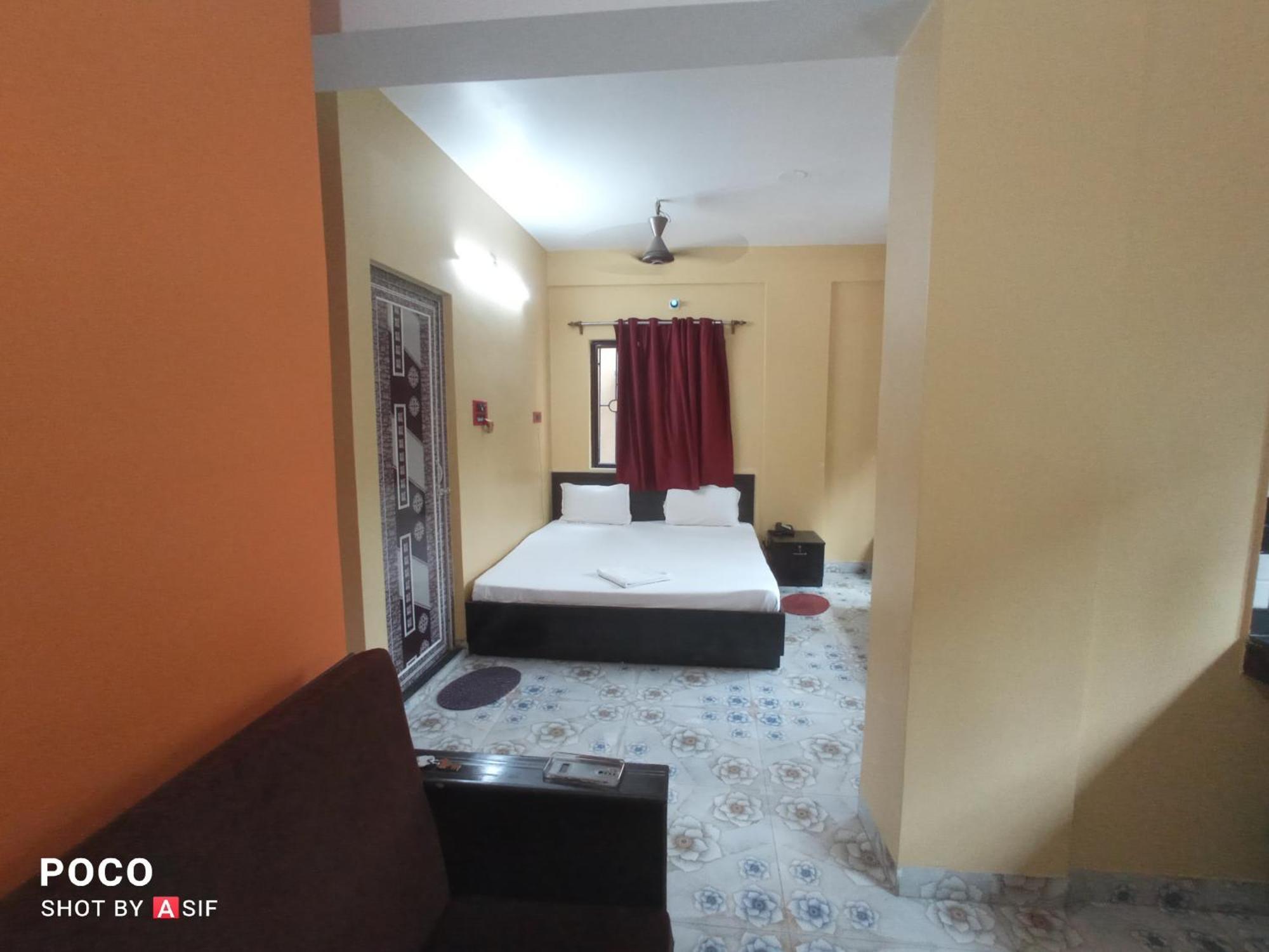 Royal Palace Hotell Bolpur Exteriör bild